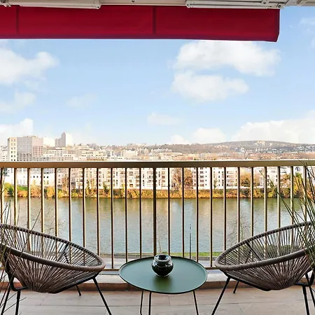 Riverside Chic Loft